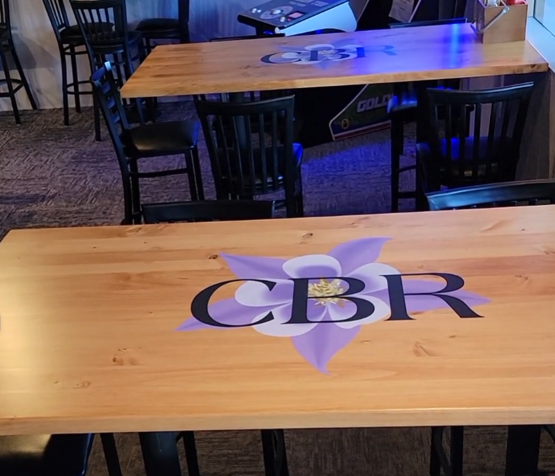 Custom Logo Solid Wood Restaurant Table Tops