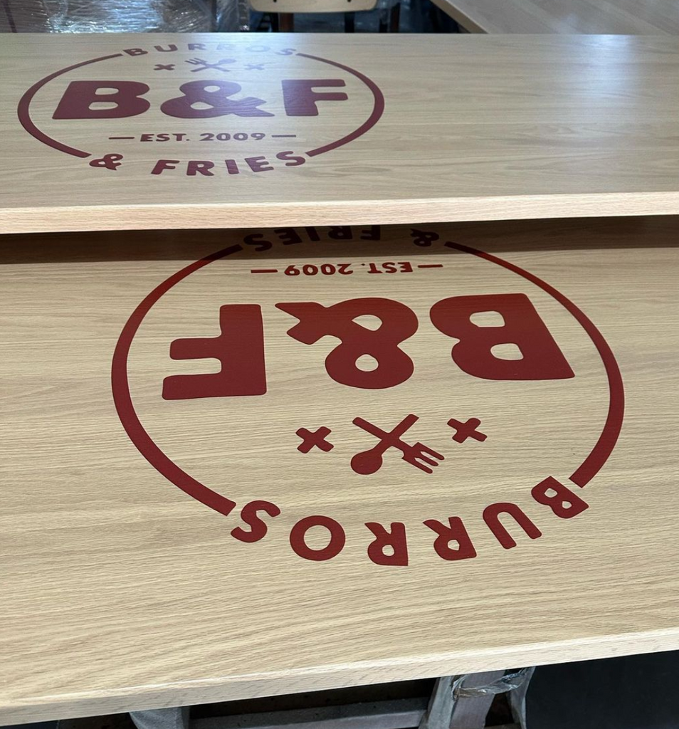 Custom Logo Solid Wood Restaurant Table Tops